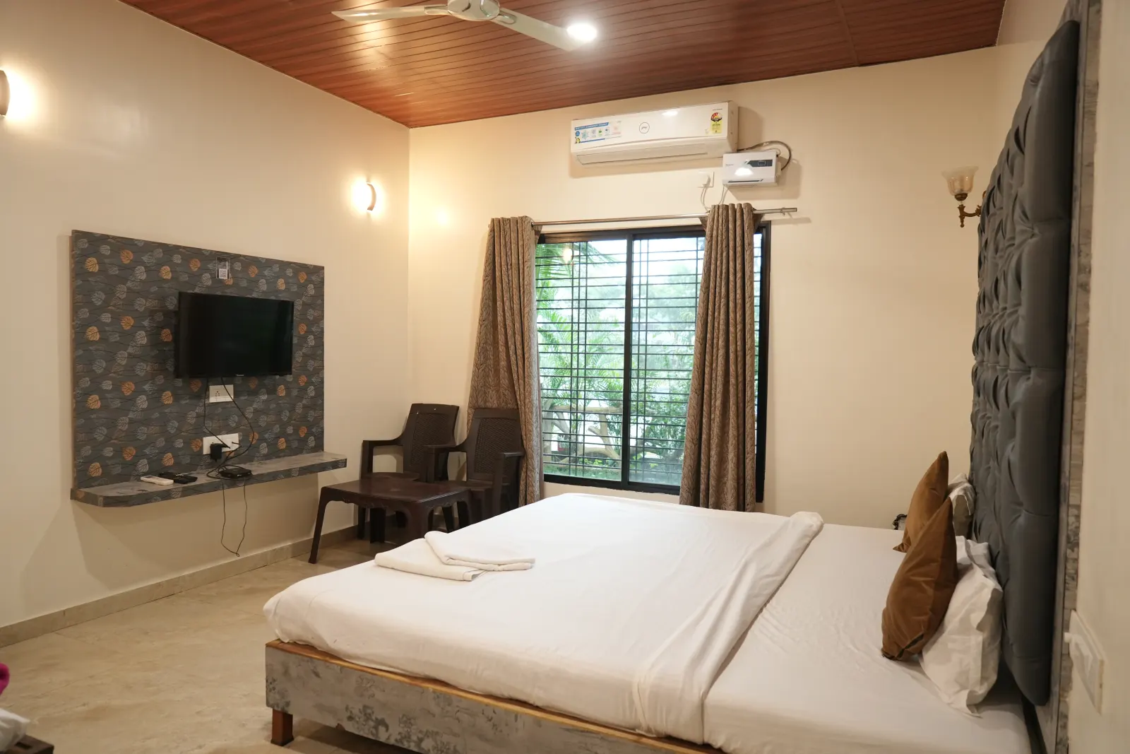 Deluxe Bedroom Comfort